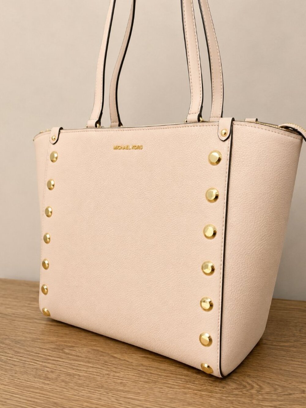 🌸 Michael Kors Holly Large Studded Tote Soft Pink EUC 🌸